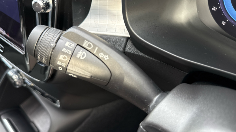 Volvo XC40 2.0 B3P Core 5dr Auto Petrol Estate